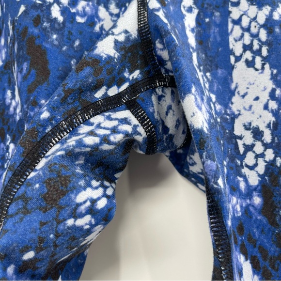 ALO Yoga Electric Blue Airbrush Snakeskin Python Print Leggings - Picture 6 of 10